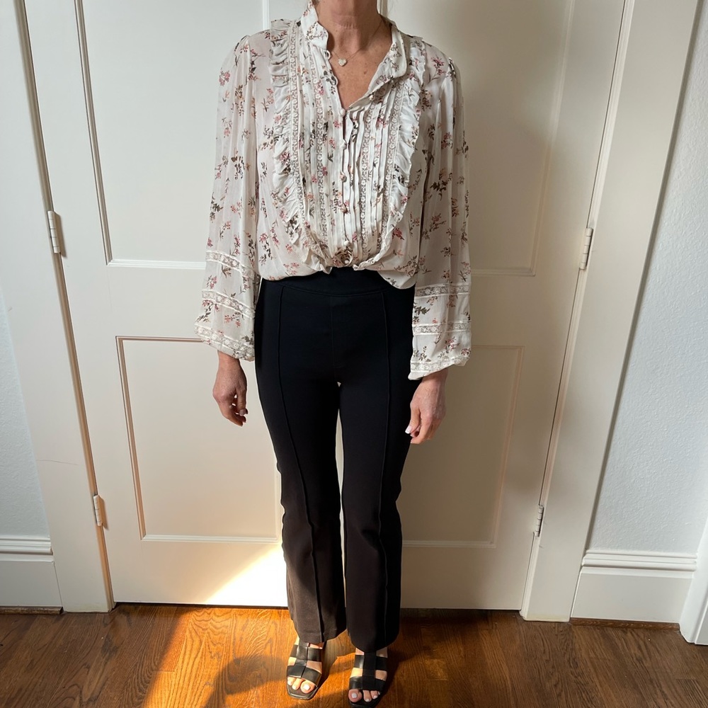 Zimmerman, Size3 US L cream floral print blouse w/pleats, lace & covered buttons